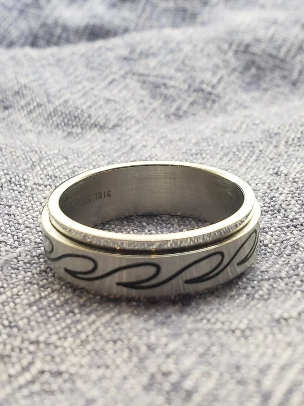 Men's Spinner Wave ring 316L Stainless steel in sizes 8,9,10,11,12 & 13